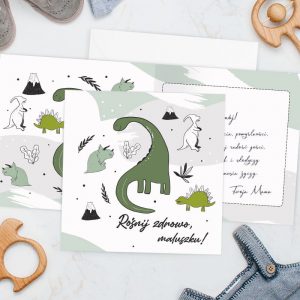 Uniwersalna kartka okazjonalna z motywem dinozaurów. Wewnątrz znajduje się dużo miejsca na wpisanie życzeń.