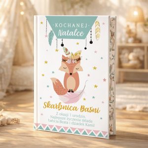 Książka z kolorową okładką, na której jest rysunkowy lis z piórami, poświęcona urodzinom Natalki.