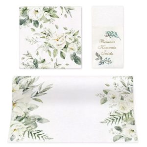 Zestaw dekoracyjnych serwetek i obrusów w odcieniach bieli i zieleni, zdobiony kwiatowymi motywami.