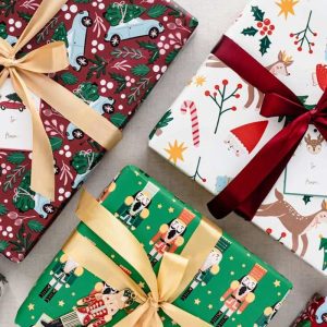 Kolorowe papiery do zapakowania prezentów na Boże Narodzenie