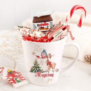 Kubek ze słodyczami na prezent świąteczny, prezent pod choinkę ze słodyczami, zestaw z kubkiem i świątecznymi słodkościami