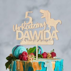 personalizowany drewniany topper z dinozaurem ozodba do tortu urodzinowego