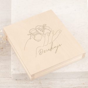 Drewniana szkatułka z podziękowaniem dla gośći na Chrzest Święty z kolekcji Boho