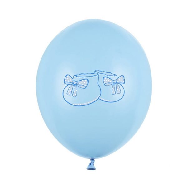 Balony dekoracyjne w niebieskim kolorze z grafiką dziecięcych bucików