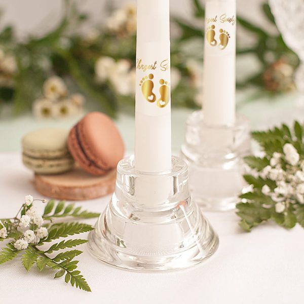 Dekoracyjne świece z naklejką z kolekcji Małe Stópki, dekoracje stołu na Chrzest Święty