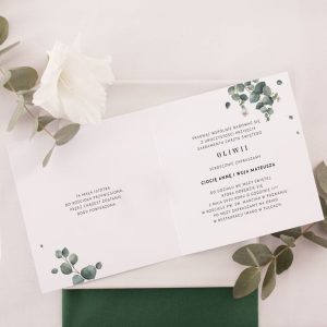 Środek rozkładanego zaproszenia na Chzest, personalizowany tekst na życzenia oraz indywidualne imię gości z wgranej listy