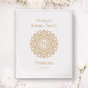 Album z personalizowaną okładką na prezent na Komunię Świętą, personalizowana okładka z ekoskóry i grafiką złotej koronki