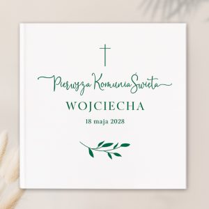 Okładka książki z napisem 'Pierwsza Komunia Święta Wojciecha', datą '18 maja 2028' oraz symbolem krzyża i dekoracyjną gałązką w zielonym kolorze na białym tle.