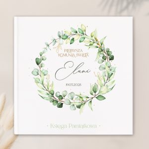 Okładka książki z zielonymi gałązkami i liśćmi, na której widnieją napisy: „Pierwsza Komunia Święta”, imię „Eluni” oraz data „19.05.2028”, a na dole tekst „Księga Pamiątkowa”.