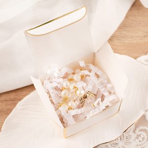 Dziesiątka różańca w biało-złotym pudełku komunijnym