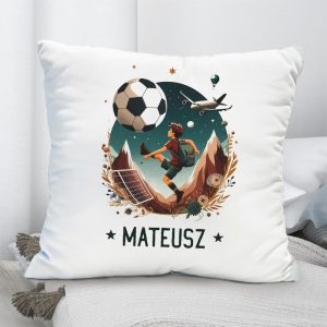 Materiałowa poduszka z imieniem dla fana piłki nożnej. Prezent dla piłkarza