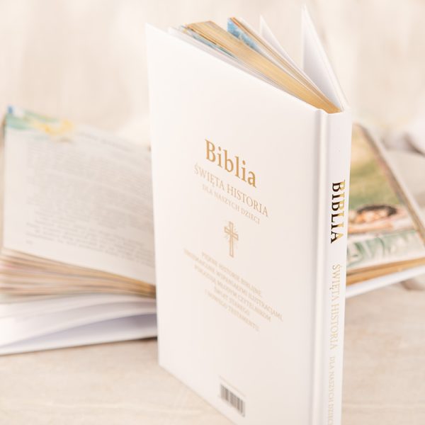 Biblia ze złoconymi brzegami dla dziecka.