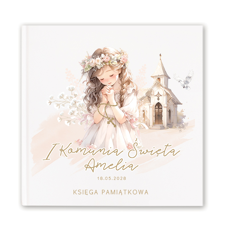 Okładka książki pamiątkowej na Pierwszą Komunię Świętą, przedstawiająca dziewczynkę w białej sukience z różowym wiankiem na głowie, modlącą się z rękami złożonymi, przed małym kościołem i gołębiem w tle; tytuł "I Komunia Święta Amelia" oraz data "18.05.2028" na okładce.