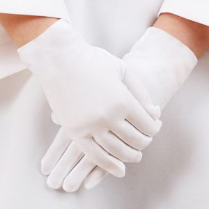 Uniwersalny rozmiar komunijnych rękawiczek. Białe rękawiczki na Komunię Świętą dla dziewczynki.