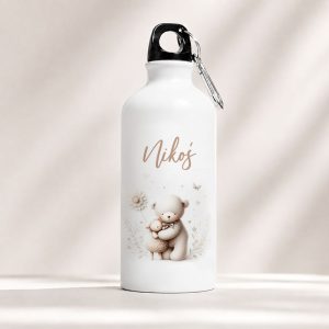 Biała butelka z uroczym, pluszowym misiem trzymającym małe zwierzątko oraz napisem "Nikoś".