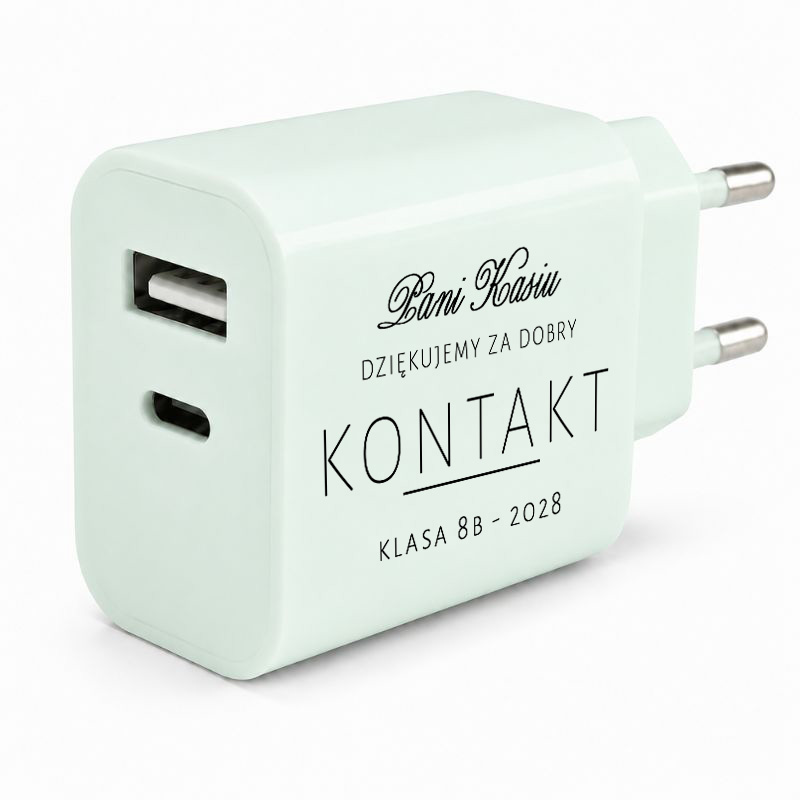 Biały adapter z dwoma portami USB, z napisem "Dziękujemy za dobry kontakt, Klasa 8B - 2028".