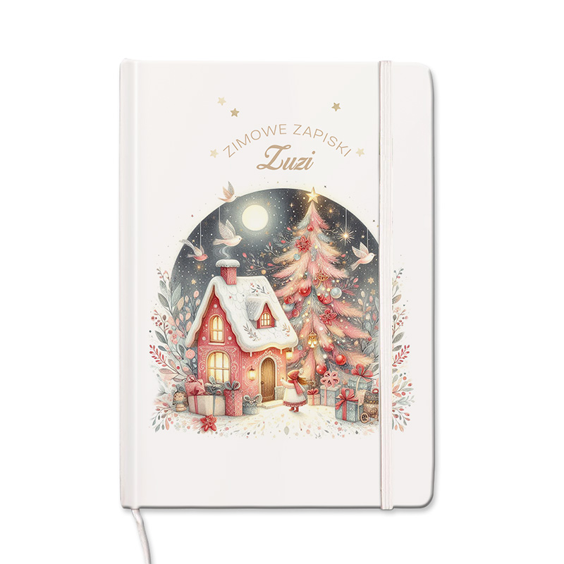 Notes z różową okładką z zimowym motywem, przedstawiający dom z czerwonym dachem, choinkę i prezentami, z napisem 'ZIMOWE ZAPISKI Zuzi' na górze.
