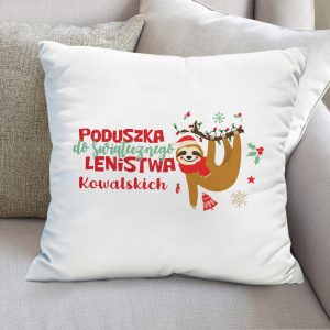 Ozdobna poduszka z motywem świątecznym, doskonała do dziecięcego pokoju lub salonu.