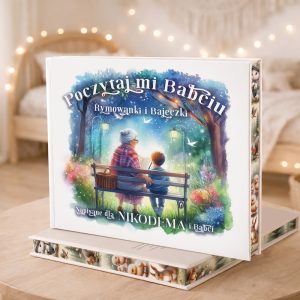 Książka "Poczytaj mi Babciu" z ilustracją wnuczka siedzącego na ławce z babcią, otoczonych magicznym, nocnym krajobrazem.