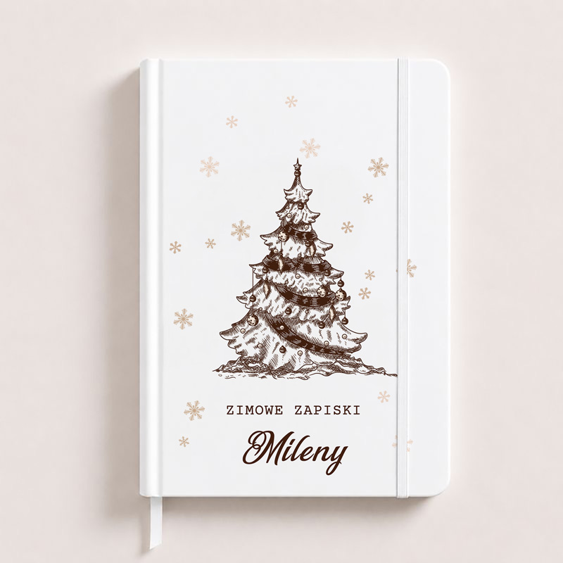 Biały notes z rysunkiem choinki, z napisem "Zimowe Zapiski" i "Mileny" w eleganckim stylu. Na tle śnieżynki.