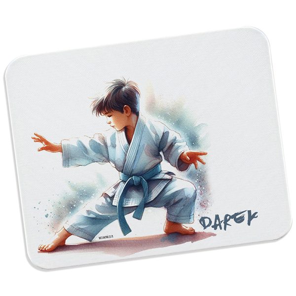 Podkładka pod myszkę z imieniem chłopca trenującego karate