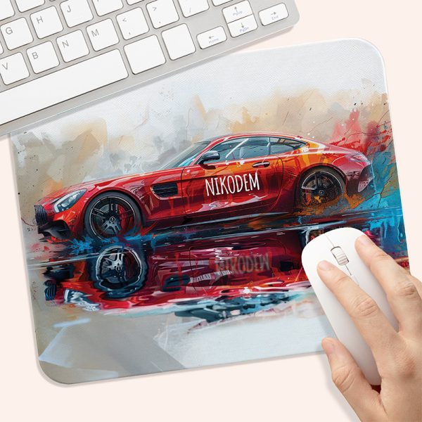 Personalizowana podkładka pod myszkę z czerwonym sportowym autem i imieniem dziecka