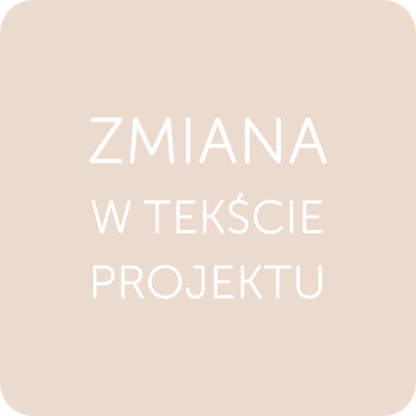 Na jasnobeżowym tle widnieje tekst "Zmiana w tekście projektu" w białym kolorze, zapisany dużymi literami.