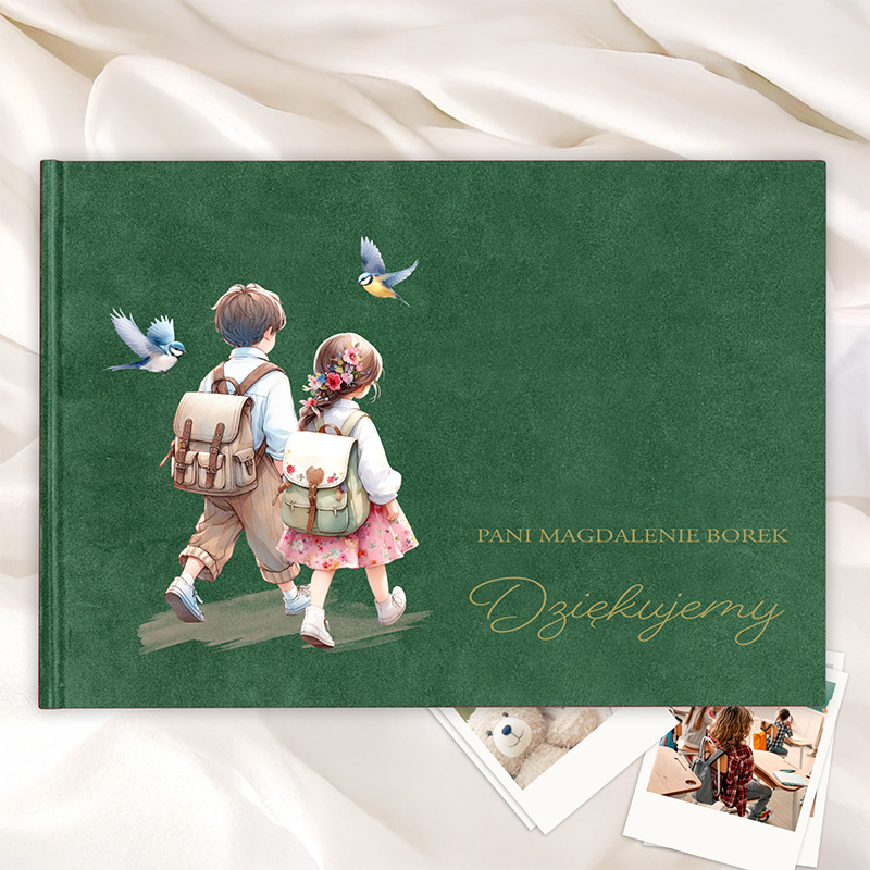 Ilustracja przedstawiająca dwójkę dzieci idących razem, z plecakami na plecach, położonych na zielonym tle. W tle widoczne są ptaki przelatujące w powietrzu. Na górze okładki znajduje się napis "Pani Magdalenie Borek" oraz "Dziękujemy".