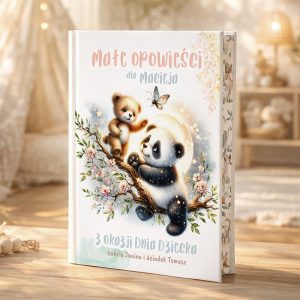 Książka zatytułowana 'Małe opowieści dla Macieja', z ilustracjami misiów na gałęzi pełnej kwiatów, z motylem w tle. Dodatkowy tekst informuje o okazji Dnia Dziecka, od babci Janiny i dziadka Tomasza.