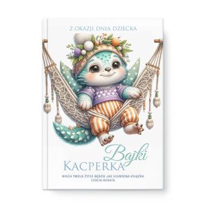 Okładka książki z ilustracją uroczej postaci przypominającej małego misia, siedzącej w hamaku, ubranej w kolorowe ubrania. Postać ma niebieską sierść, a na głowie kwiecisty czapkę. W tle widoczne są zielone liście, a na górze napisy w języku polskim, w tym "Z okazji Dnia Dziecka" oraz tytuł "Bajki Kacperka".