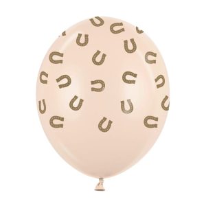 Beżowy balon z wzorem w kształcie podkowy w różnych pozycjach na powierzchni.