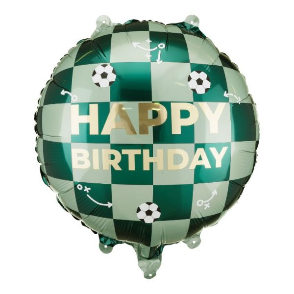 Balon w kształcie okrągłym z motywem piłkarskim, w zielono-białą kratę, z napisem 'HAPPY BIRTHDAY' w złotym kolorze oraz obrazkami piłek nożnych i schematami gry.