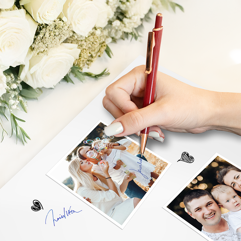 Księga gości z białymi kartkami do umieszczenia wpisów i zdjęć gości.