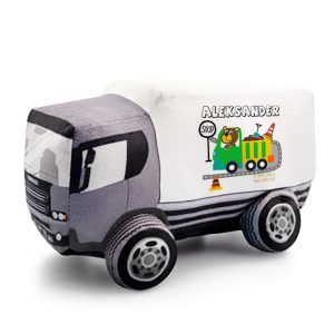 personalizowana-poduszka-ciezarowka-do-pokoju-dziecka Miękka poduszka w kształcie ciężarówki z grafiką na bocznej stronie przedstawiającą zieloną ciężarówkę z misiem, znakiem 'STOP' i innymi elementami drogowymi, z imieniem 'ALEKSANDER'.