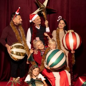 balony-w-ksztalcie-bombek-swiatecznych.jpg Kolorowe balony świąteczne w kształcie bombek w trzech kolorach.