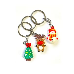 brelok-swiateczny-mix-wzorow.jpg Zestaw trzech breloczków w kształcie choinki, renifera i bałwanka, zawieszonych na pierścieniach metalowych.