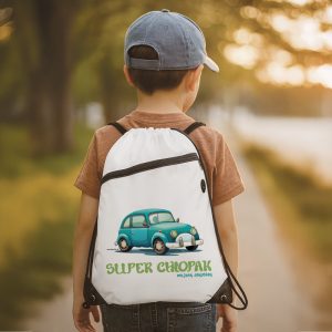 worek-chlopiec-samochod Worek szkolny z motywem samochodu i imieniem dla chłopca.