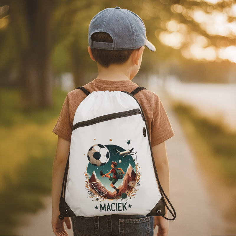 Worek plecak na sznurkach z nadrukiem i personalizacją w postaci imienia.