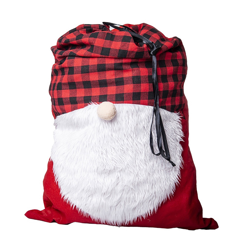 Czerwony worek w stylu Świętego Mikołaja, z materiału w kratę na górze, białą futrzaną obszywką na dole i pomponem na szczycie, z czarnym sznurkiem do ściągania.