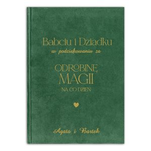 Zielona okładka książki z napisem 'Babciu i Dziadku w podziękowaniu za ODROBINĘ MAGII NA CO DZIEŃ'. Poniżej widnieje imię 'Agata i Bartek'.