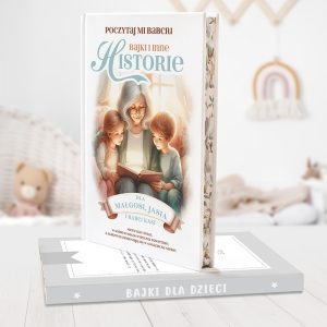 Okładka książki na tle jasnego pomieszczenia z przytulnymi dekoracjami, przedstawia babcię z szarymi włosami, która czyta opowieść dwójce dzieci. Na okładce widnieje tytuł 'Bajki i inne historie' oraz dedykacja dla Małgosi, Jasia i Babci Kasi.