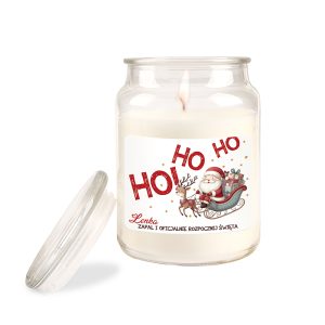 Świeca w szklanym słoju z etykietą przedstawiającą Świętego Mikołaja w saniach ciągnionych przez renifera, z napisem 'Ho Ho Ho' oraz tekstem 'Zapali i oficjalnie rozpocznij święta'.