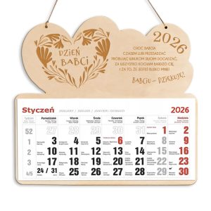 Drewniany kalendarz na rok 2026 z napisem 'Dzień Babci' i dekoracyjnym wzorem w kształcie serca, przedstawiający styczeń z dniami tygodnia oraz oznaczonymi datami świąt.