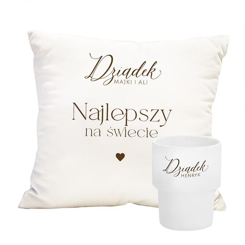 Biała poduszka z napisem 'Dziadek Majki i Ali Najlepszy na świecie' oraz biała filiżanka z napisem 'Dziadek Henryk'.