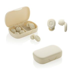 zestaw-z-okolicznosciowa-dedykacja-i-przydatnymi-rzeczami Zestaw słuchawek bezprzewodowych w kolorze kremowym, w tym case do przechowywania i dodatkowe wkładki, leżący na białym tle.