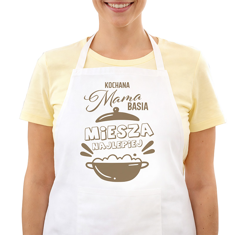 Fartuch kuchenny z napisem "Kochana Mama miesza najlepiej" na białym tle.