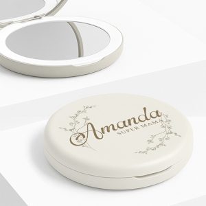 Pojemnik lusterka w kolorze kremowym z imieniem i napisem "SUPER MAMA" oraz delikatnym wzorem roślinnym.