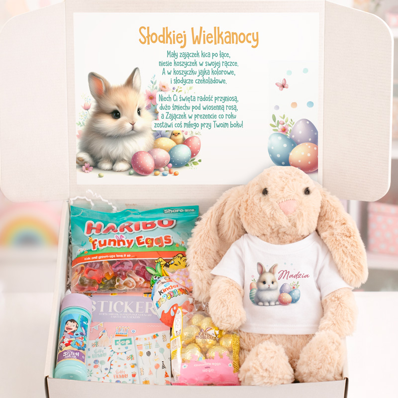 Zestaw prezentowy na Wielkanoc z pluszowym zającem, słodyczami, naklejkami i kartką z życzeniami.