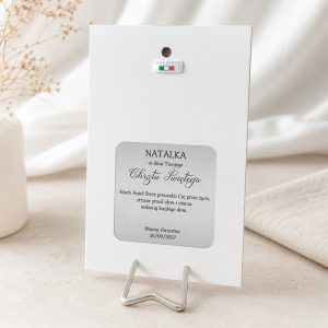 personalizowana-pamiatka-chrztu-swietego-z-aniolem.jpg Obrazek z okazji Chrztu Świętego, zawierający personalizację.