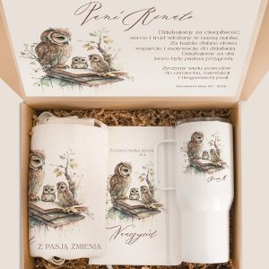 Zestaw prezentowy z ilustracją sowy, zawierający kubek, notatnik i torbę, w eleganckim opakowaniu z podziękowaniami.